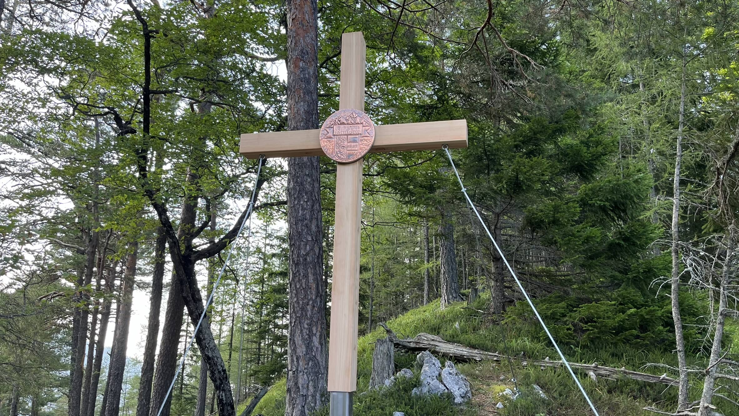 Das Gipfelkreuz der Kömmelrunde Mittlern auf dem Muschenik/Mušenik